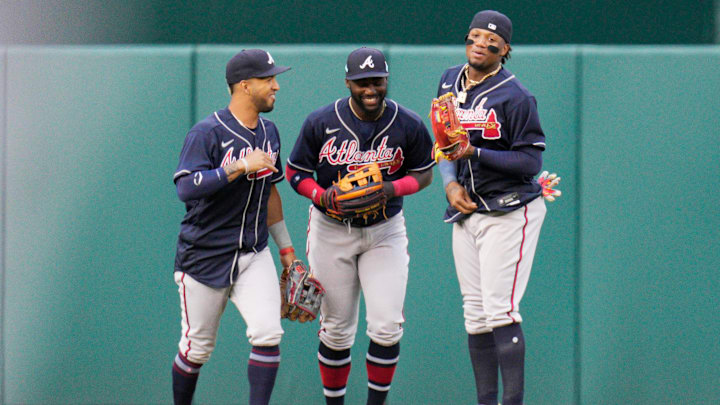 Ronald Acuña Jr. también está brillando con su guante