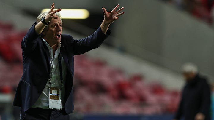 Treinador assinou contrato de uma temporada com o clube