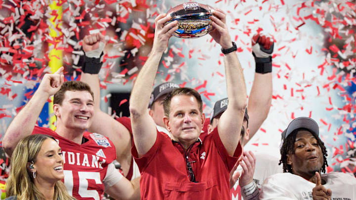 CBS Sports' John Talty and Shehan Jeyarajah believe the 2025 Indiana Hoosiers are the most dominant CFB team in years