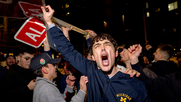 Michigan Fans Watch the CFP National Championship