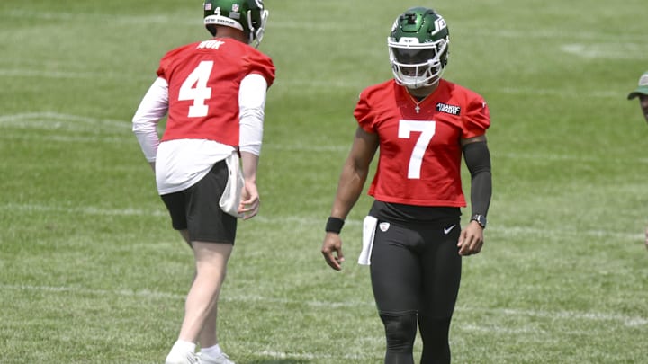 Jun 11, 2025; Florham Park, NY, USA; New York Jets quarterback Justin Fields (7) looks on during minicamp at Atlantic Health Jets Training Center. Mandatory Credit: John Jones-Imagn Images Jun 11, 2025; Florham Park, NY, USA; New York Jets quarterback Justin Fields (7) looks on during minicamp at Atlantic Health Jets Training Center. Mandatory Credit: John Jones-Imagn Images