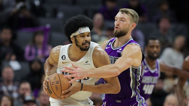 Cleveland Cavaliers center Jarrett Allen (31) is guarded by Domantas Sabonis.