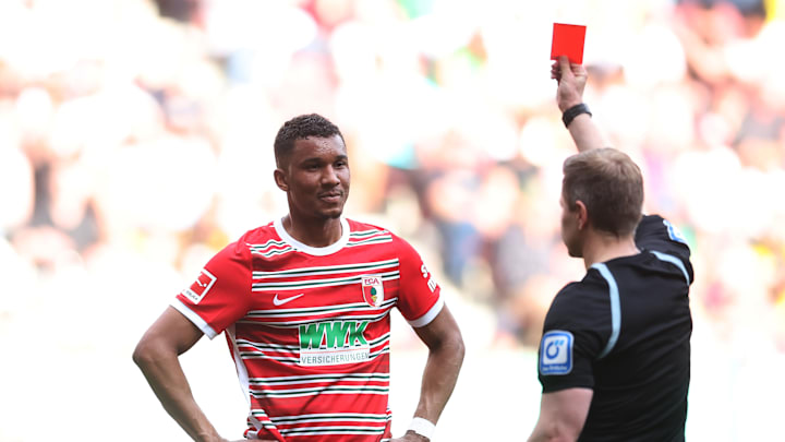 Felix Uduokhai sieht die Rote Karte
