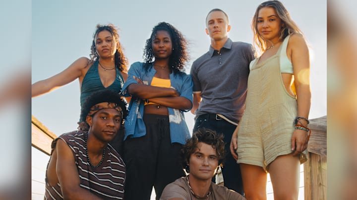 Outer Banks. (L to R) Jonathan Daviss as Pope, Madison Bailey as Kiara, Carlacia Grant as Cleo, Chase Stokes as John B, Drew Starkey as Rafe, Madelyn Cline as Sarah Cameron in season 5 of Outer Banks. Cr. Sydney Gawlik/Netflix © 2025
