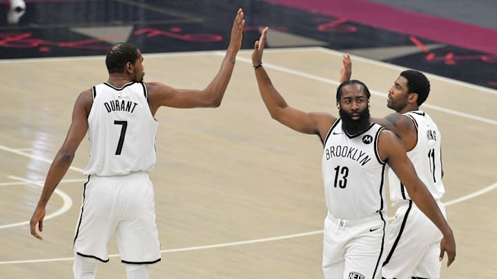 Kevin Durant, James Harden y Kyrie Irving sólo jugaron 16 partidos juntos