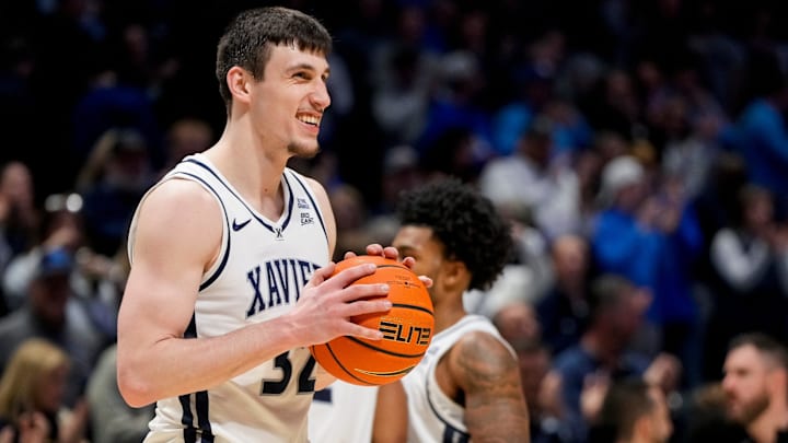 Xavier Musketeers forward Zach Freemantle (32)