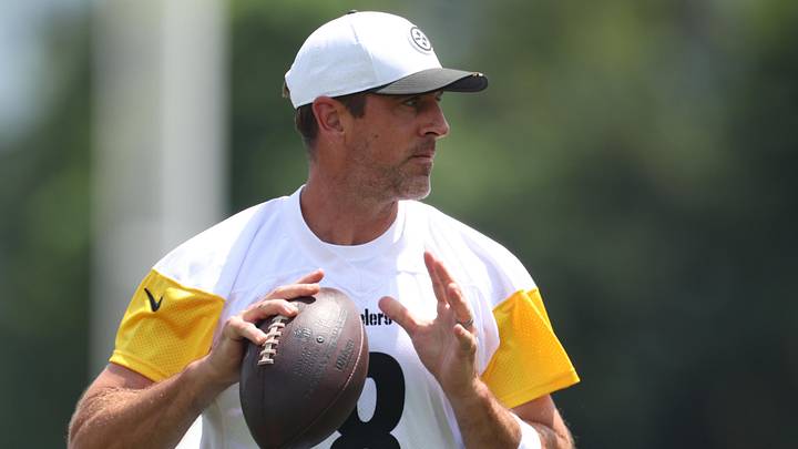 Pittsburgh Steelers quarterback Aaron Rodgers