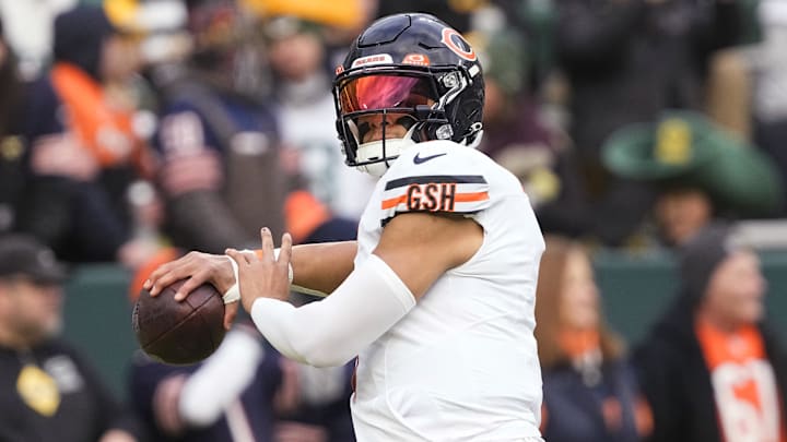 Jan 7, 2024; Green Bay, Wisconsin, USA;  Chicago Bears quarterback Justin Fields (1) throws a pass