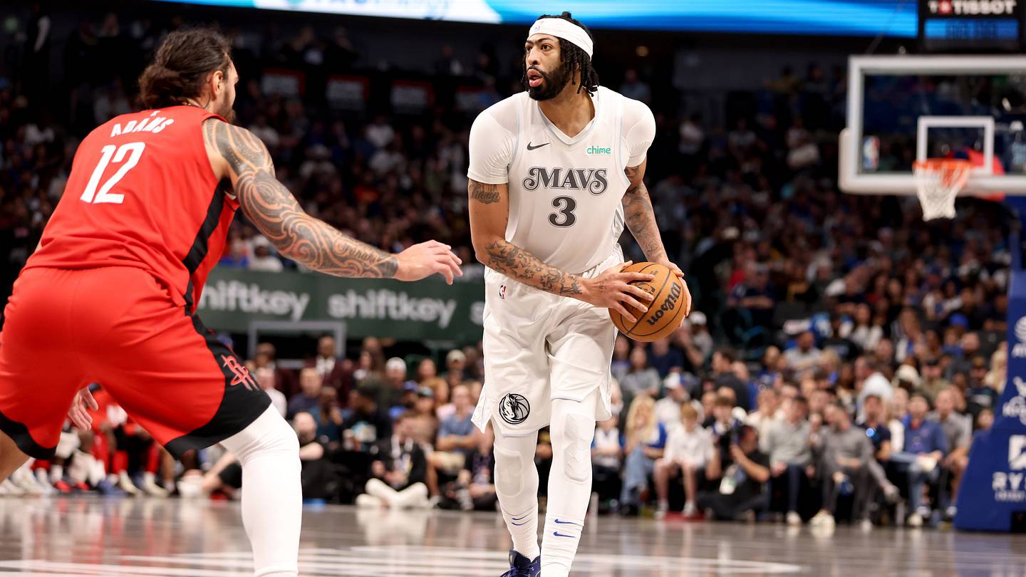 Davis Returns Amidst Mavericks' Injury Crisis