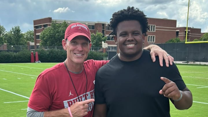 Oklahoma Coach Brent Venables and OL Sean Hutton