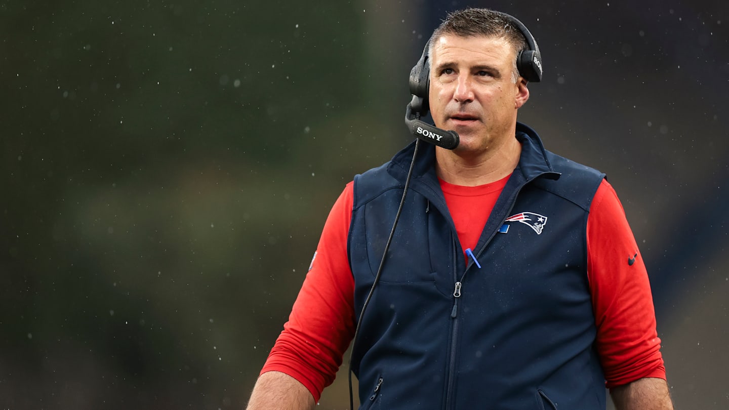 Mike Vrabel hit with harsh label after questionable decision in Patriots opener