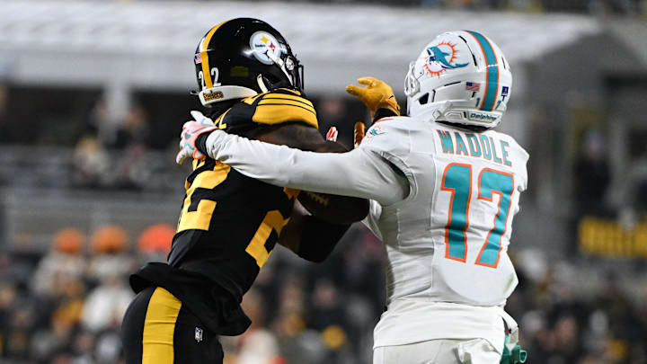 Dec 15, 2025; Pittsburgh, Pennsylvania, USA; Pittsburgh Steelers cornerback Asante Samuel Jr. (22) picks off a pass in front of Miami Dolphins wide receiver Jaylen Waddle (17) in the first quarter at Acrisure Stadium. Mandatory Credit: Barry Reeger-Imagn Images Dec 15, 2025; Pittsburgh, Pennsylvania, USA; Pittsburgh Steelers cornerback Asante Samuel Jr. (22) picks off a pass in front of Miami Dolphins wide receiver Jaylen Waddle (17) in the first quarter at Acrisure Stadium. Mandatory Credit: Barry Reeger-Imagn Images