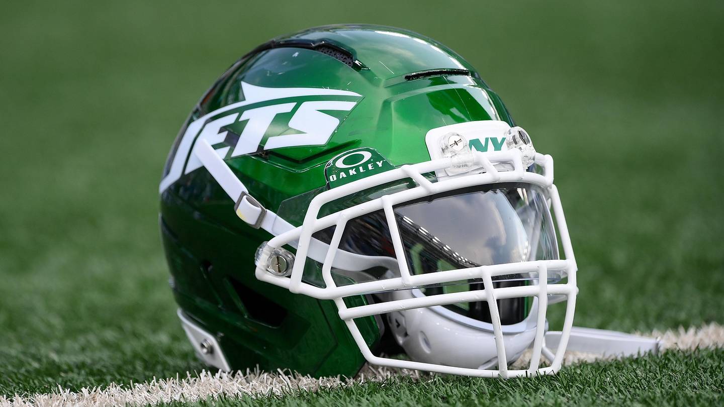Jets Urged To Reunite With Fan Favorite Veteran QB After Release