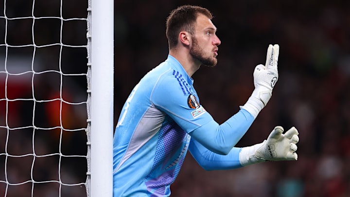 Lucas Perri atualmente defende o Lyon