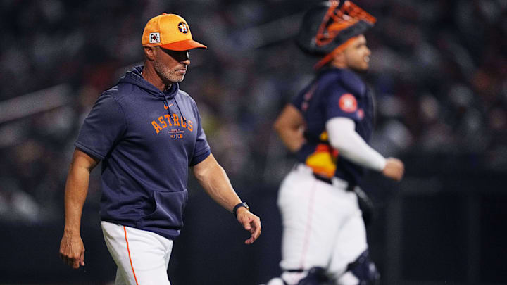 Mar 8, 2025; West Palm Beach, Florida, USA;  Houston Astros manager Joe Espada (19) makes a pitching change in the third inning against the New York Yankees.
