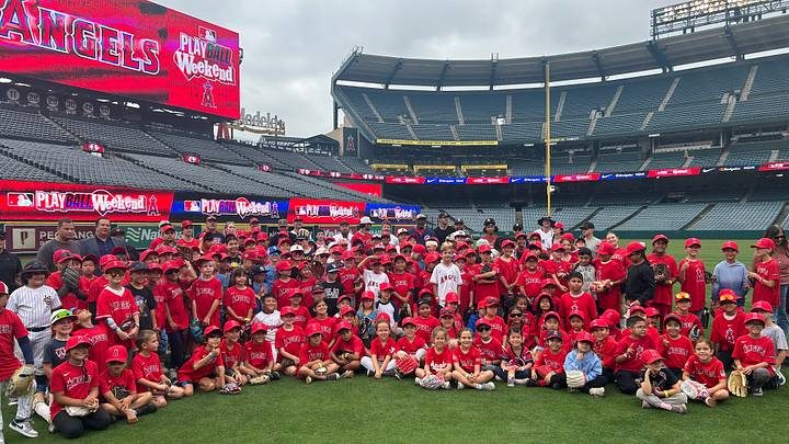 Angels host Play Ball clinic a Angels Stadium.