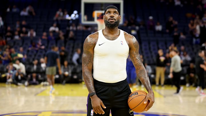 James se prepara para su campaña 22 en la NBA