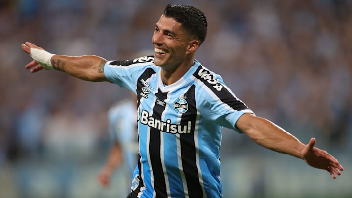 Luis Suárez marcou três gols na estreia com a camisa do Grêmio