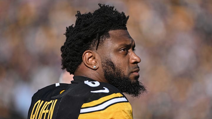 Dec 8, 2024; Pittsburgh, Pennsylvania, USA; Pittsburgh Steelers linebacker Patrick Queen (6) looks at the scoreboard during a game against the Cleveland Browns at Acrisure Stadium. Mandatory Credit: Barry Reeger-Imagn Images