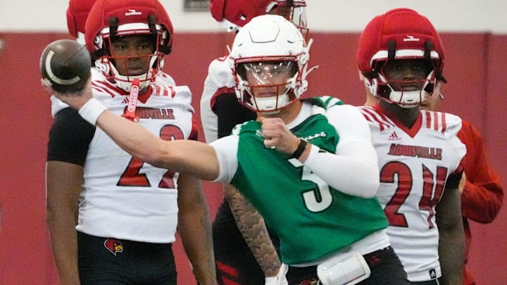 Louisville Football quarterback Lincoln Kienholz looks for a receiver during open practice. March 18, 2026 Louisville Football quarterback Lincoln Kienholz looks for a receiver during open practice. March 18, 2026