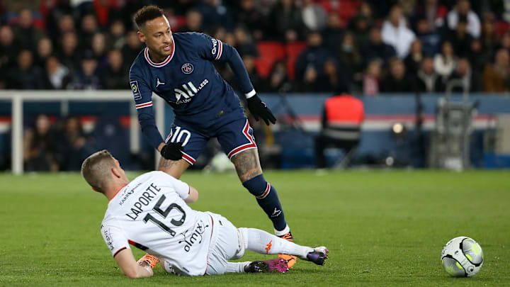 Neymar marcou em dose dupla no último confronto entre Lorient e PSG Neymar marcou em dose dupla no último confronto entre Lorient e PSG
