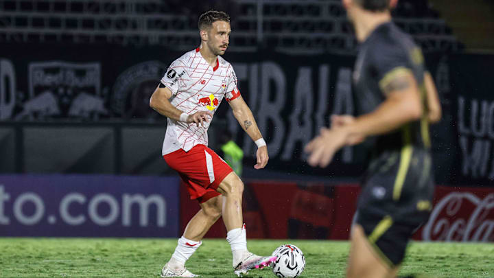 Com Léo Ortiz em campo, Bragantino avança à 3ª fase da Pré-Libertadores 2024.