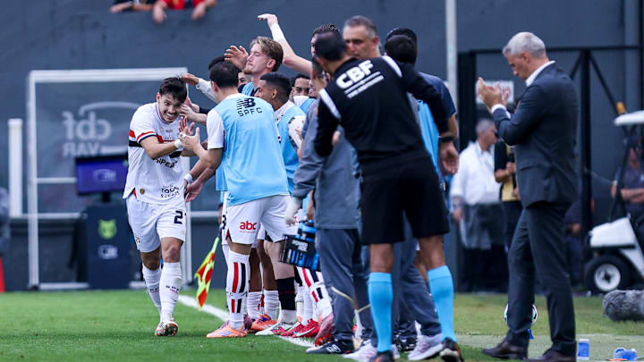 Bobadilla marcou o gol que inaugurou o placar na Vila