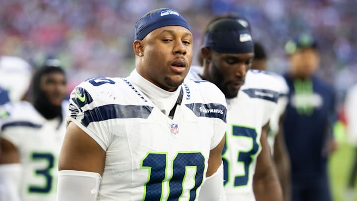 Dec 8, 2024; Glendale, Arizona, USA; Seattle Seahawks linebacker Uchenna Nwosu (10) against the Arizona Cardinals at State Farm Stadium.