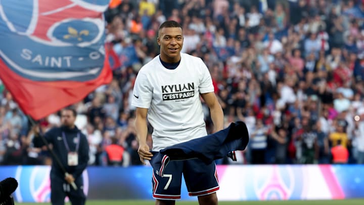 Kylian Mbappé sous les couleurs du Paris Saint-Germain. Kylian Mbappé sous les couleurs du Paris Saint-Germain.