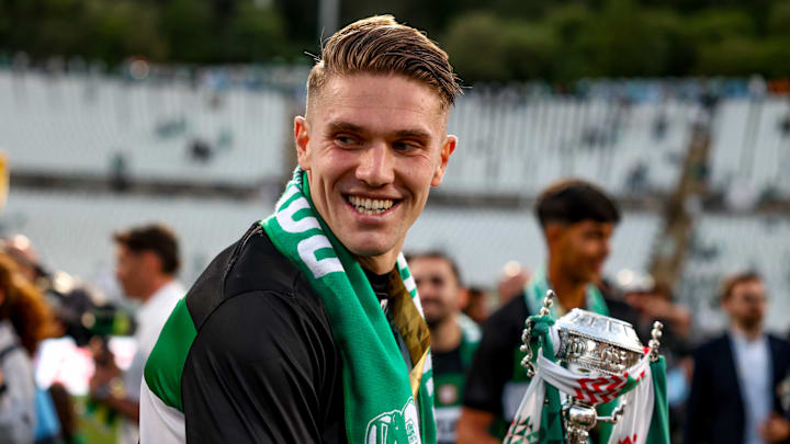 Viktor Gyökeres is on his way to north London after completing his long-awaited move to Arsenal.