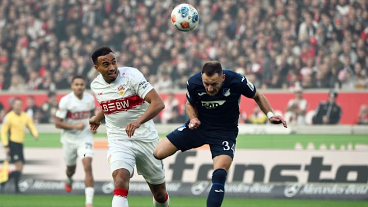 Die Bundesliga-Flankengötter unter sich: Jamie Leweling (l.) und Vladimir Coufal