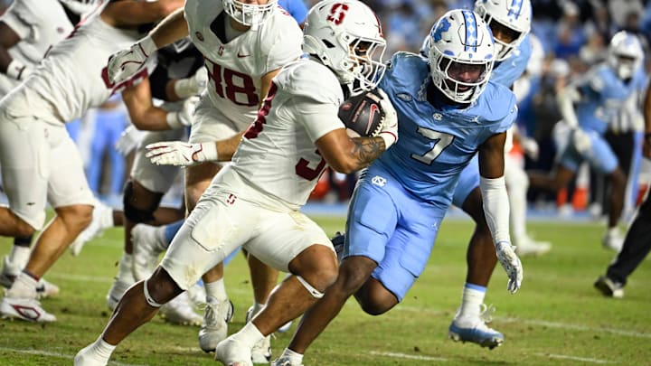 Nov 8, 2025; Chapel Hill, North Carolina, USA; Stanford Cardinal running back Cole Tabb (33) with the ball as North Carolina Tar Heels linebacker Khmori House (7) defends in the third quarter at Kenan Stadium. Mandatory Credit: Bob Donnan-Imagn Images Nov 8, 2025; Chapel Hill, North Carolina, USA; Stanford Cardinal running back Cole Tabb (33) with the ball as North Carolina Tar Heels linebacker Khmori House (7) defends in the third quarter at Kenan Stadium. Mandatory Credit: Bob Donnan-Imagn Images