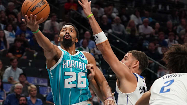 Oct 11, 2025; Dallas, Texas, USA; Charlotte Hornets guard Spencer Dinwiddie (26) drives past Dallas Mavericks guard Klay Thompson (31) in the first half of a game at American Airlines Center. Mandatory Credit: Raymond Carlin III-Imagn Images Oct 11, 2025; Dallas, Texas, USA; Charlotte Hornets guard Spencer Dinwiddie (26) drives past Dallas Mavericks guard Klay Thompson (31) in the first half of a game at American Airlines Center. Mandatory Credit: Raymond Carlin III-Imagn Images