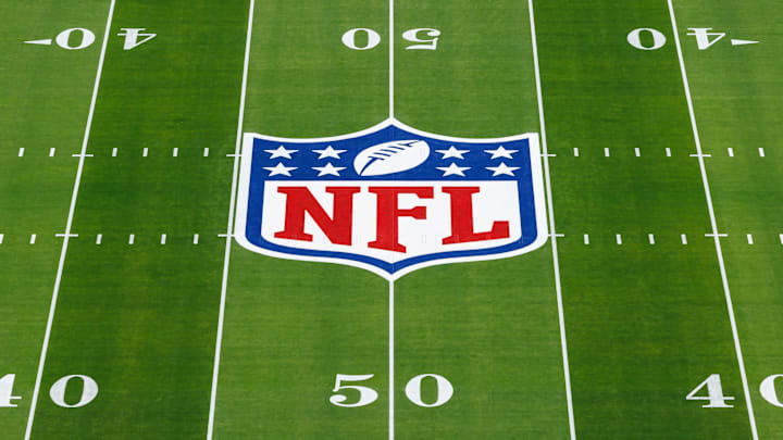 El campo donde se disputa un juego de la NFL tiene medidas específicas, expresadas en yardas