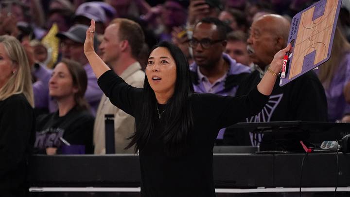 Valkyries coach Natalie Nakase appears to be O.K. after collapsing on the sidelines late in Game 3 of the WNBA playoffs against the Wings. Valkyries coach Natalie Nakase appears to be O.K. after collapsing on the sidelines late in Game 3 of the WNBA playoffs against the Wings.