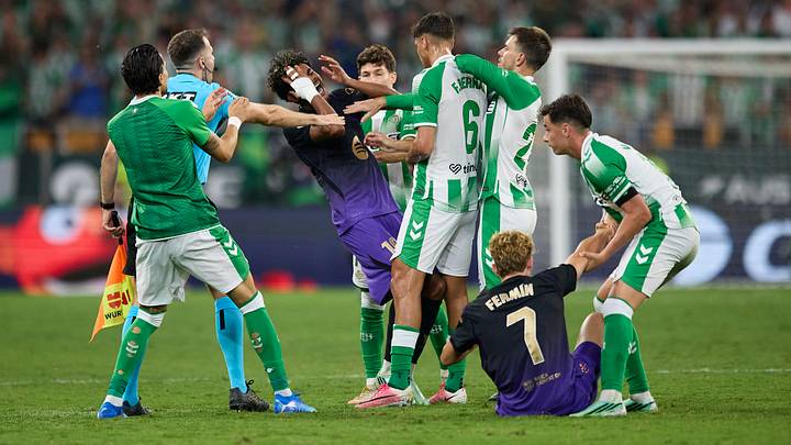 Facundo Bernal, Lamine Yamal, Real Betis vs Barcelona Facundo Bernal, Lamine Yamal, Real Betis vs Barcelona
