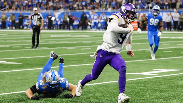 Nov 2, 2025; Detroit, Michigan, USA; Minnesota Vikings quarterback J.J. McCarthy (9) runs the ball for a touchdown in the third quarter against the Detroit Lions at Ford Field. Nov 2, 2025; Detroit, Michigan, USA; Minnesota Vikings quarterback J.J. McCarthy (9) runs the ball for a touchdown in the third quarter against the Detroit Lions at Ford Field.