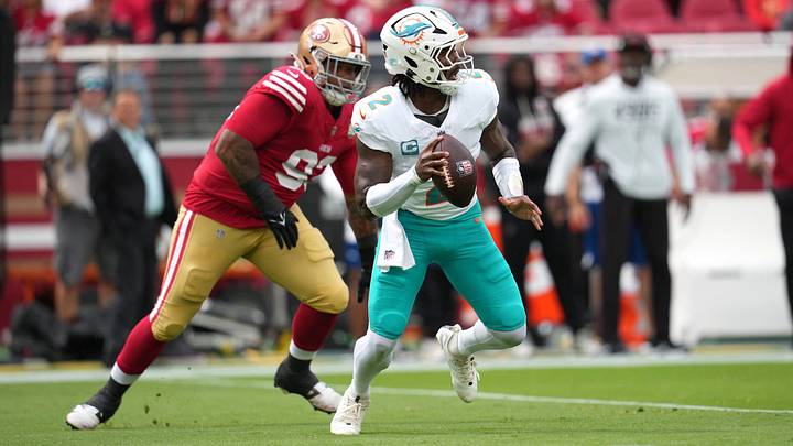 Miami Dolphins quarterback Malik Willis (2) looks to pass against San Francisco 49ers defensive tackle Gracen Halton (93) during the first half at Levi's Stadium. Miami Dolphins quarterback Malik Willis (2) looks to pass against San Francisco 49ers defensive tackle Gracen Halton (93) during the first half at Levi's Stadium.