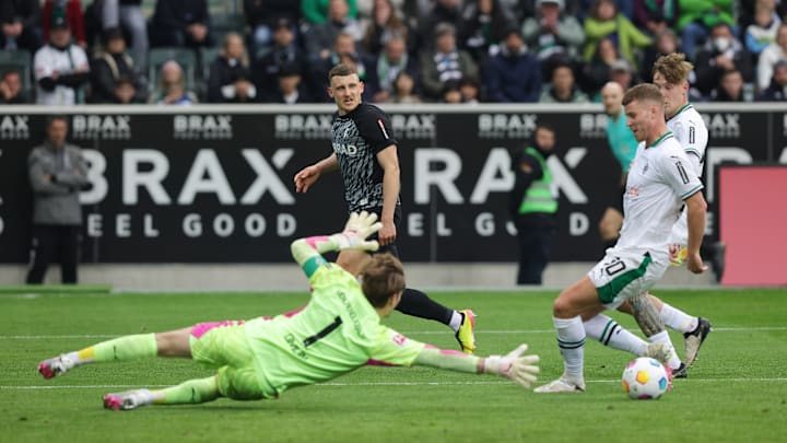 Jonas Omlin und Nico Elvedi gelten als Verkaufskandidaten Jonas Omlin und Nico Elvedi gelten als Verkaufskandidaten