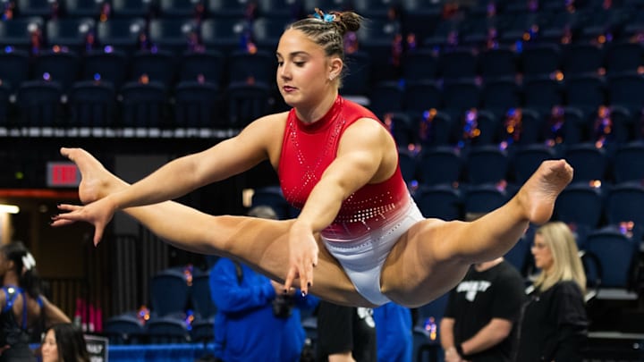 The No. 6 Arkansas Razorbacks get warmed up for a meet at No. 2 Florida.
