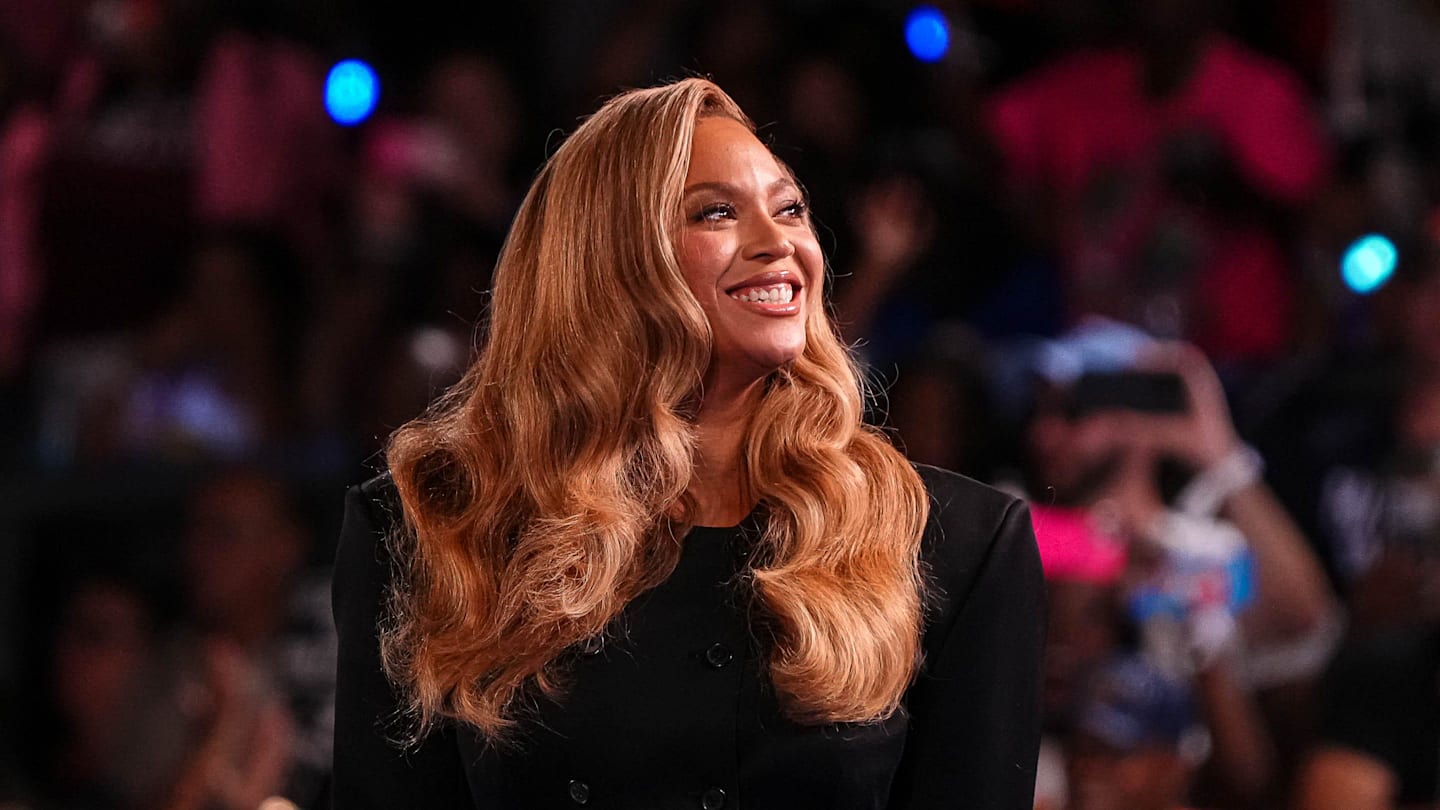 Beyoncé's daughter Blue Ivy Carter's bold look causes stir at Lakers game with Jay-Z