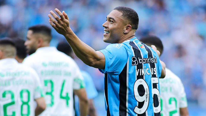 Carlos Vinícius anotou 3 gols contra o Juventude Carlos Vinícius anotou 3 gols contra o Juventude