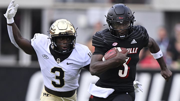 Oct 29, 2022; Louisville, Kentucky, USA;  Louisville Cardinals quarterback Malik Cunningham (3) runs