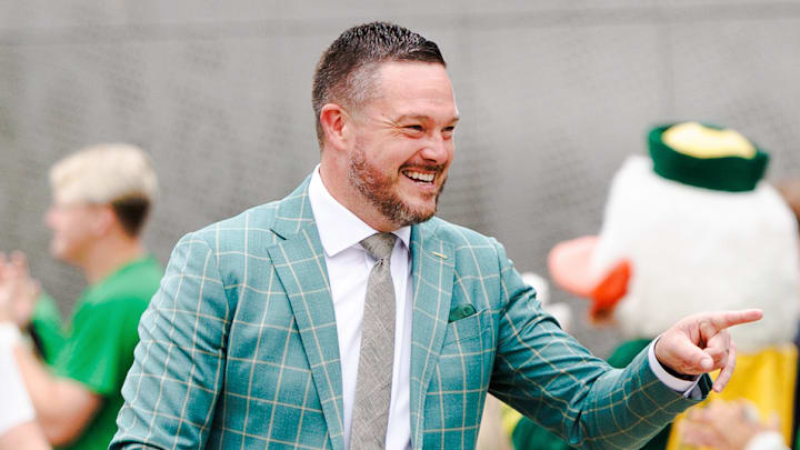 Oregon Ducks Dan Lanning nfl jobs hire fire lsu tigers penn state florida gators contract buy out nike nil recruiting Autzen Stadium Oregon Ducks Dan Lanning nfl jobs hire fire lsu tigers penn state florida gators contract buy out nike nil recruiting Autzen Stadium