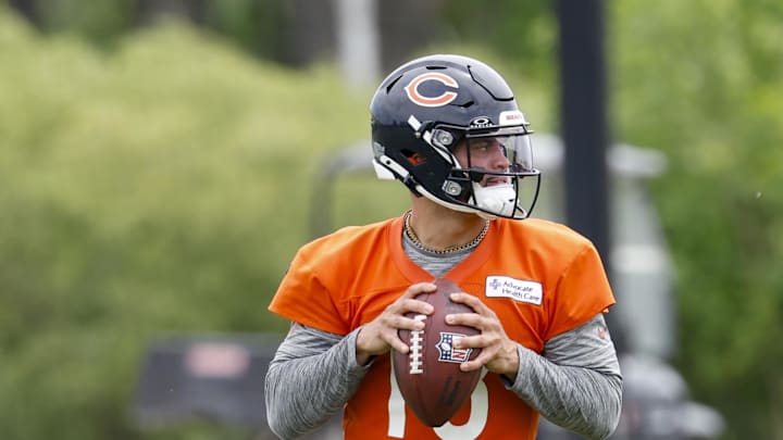 Chicago Bears quarterback Caleb Williams wore New Balance football cleats during minicamp.