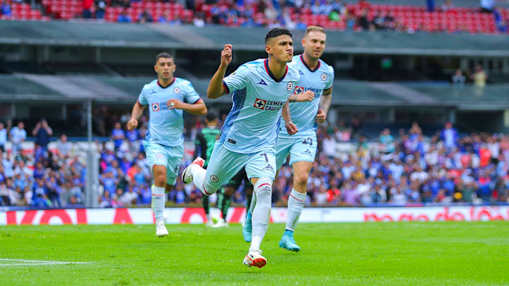 Jugadores de Cruz Azul celebran un gol. Jugadores de Cruz Azul celebran un gol.