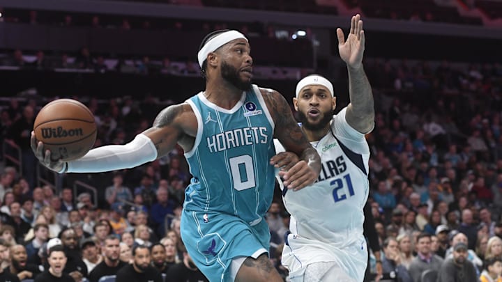 Charlotte Hornets forward Miles Bridges (0) passes against Dallas Mavericks center Daniel Gafford 