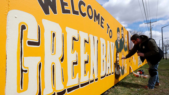 Artist Zane Statz paints the Packers fence at 1267 Shadow Lane for the 2025 NFL Draft on April 19, 2025, in Green Bay, Wis. Artist Zane Statz paints the Packers fence at 1267 Shadow Lane for the 2025 NFL Draft on April 19, 2025, in Green Bay, Wis.