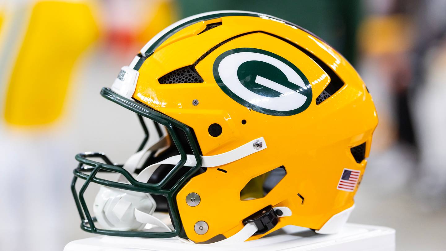 Best Green Bay Packers player to wear No. 54 was 'The Rock' way before Dwayne Johnson
