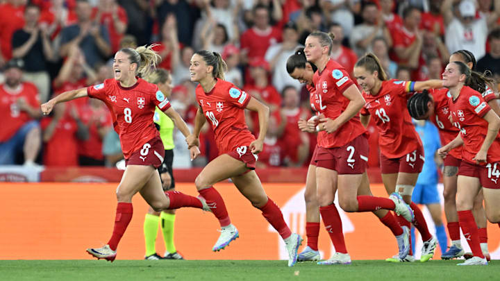 Schon jetzt der Moment der EM für die Schweiz: Jubel nach dem Führungstor von Nadine Riesen